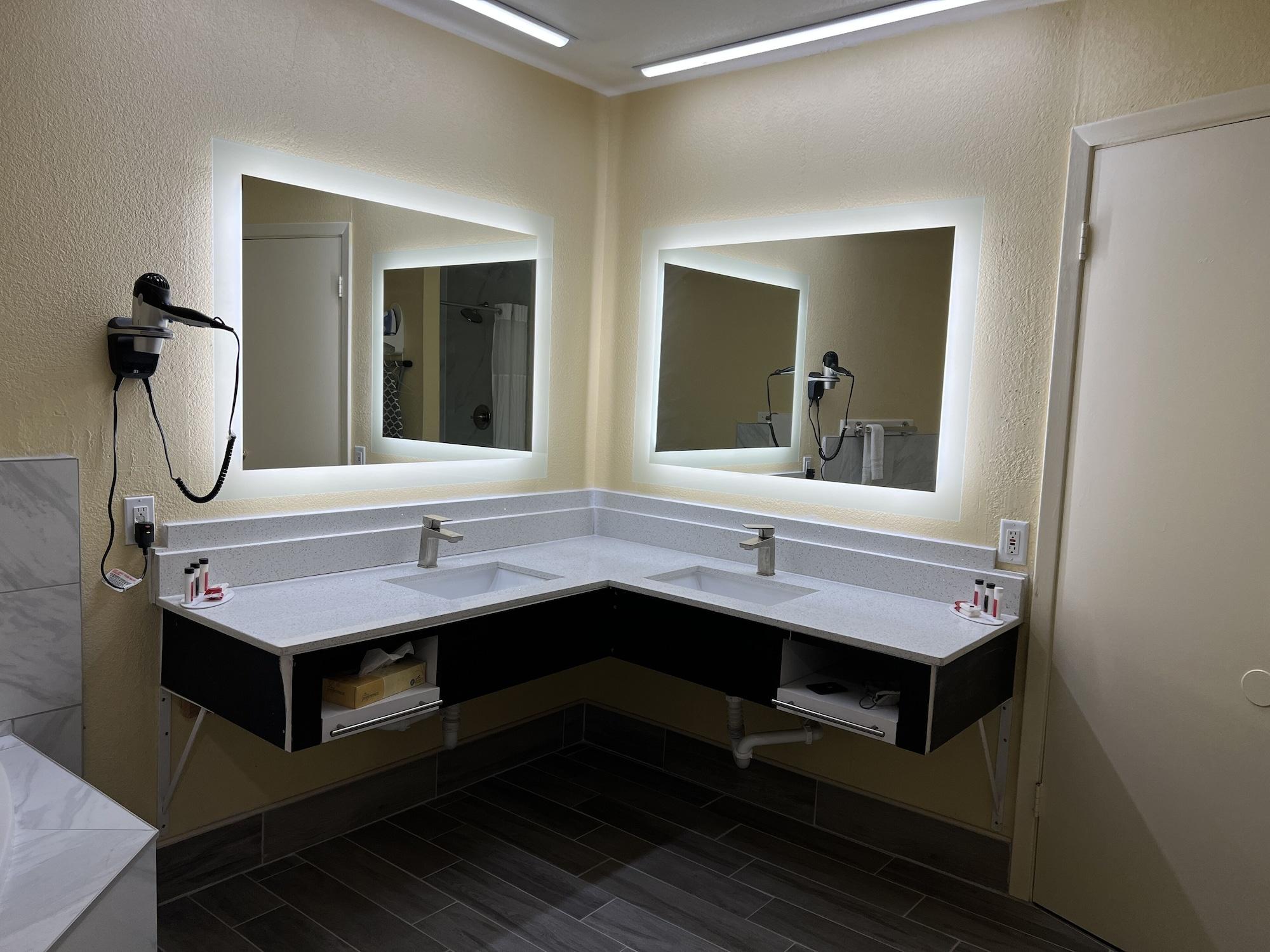 Days Inn By Wyndham Suites Fredericksburg Bagian luar foto