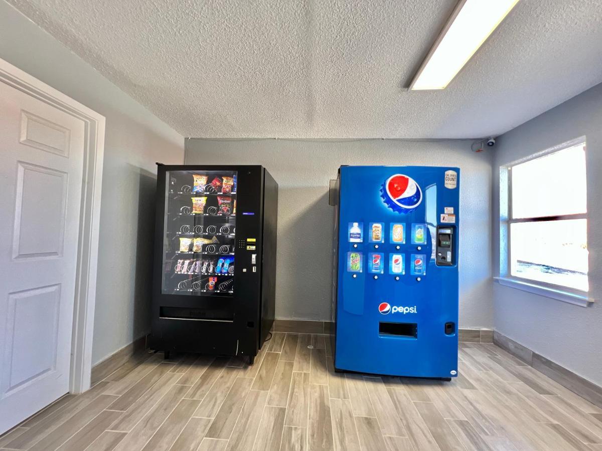 Days Inn By Wyndham Suites Fredericksburg Bagian luar foto