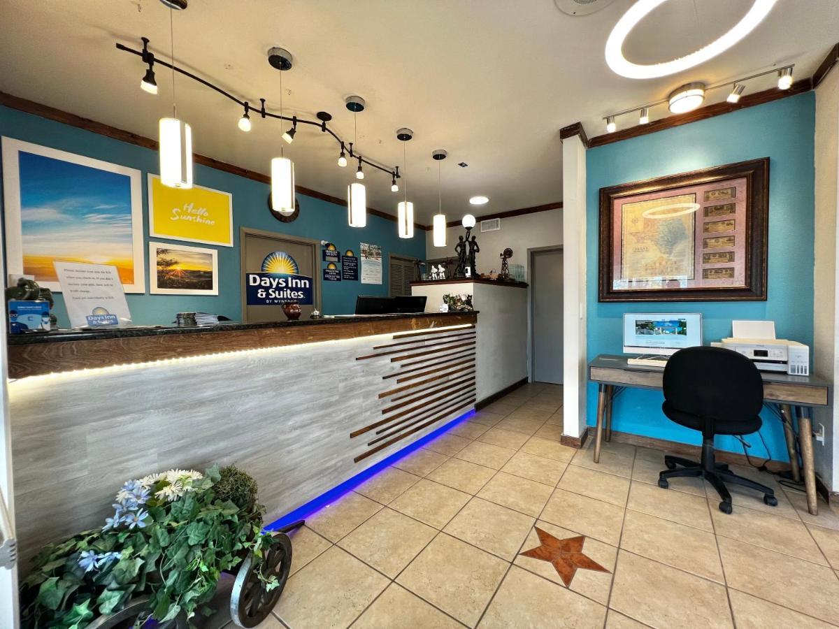 Days Inn By Wyndham Suites Fredericksburg Bagian luar foto