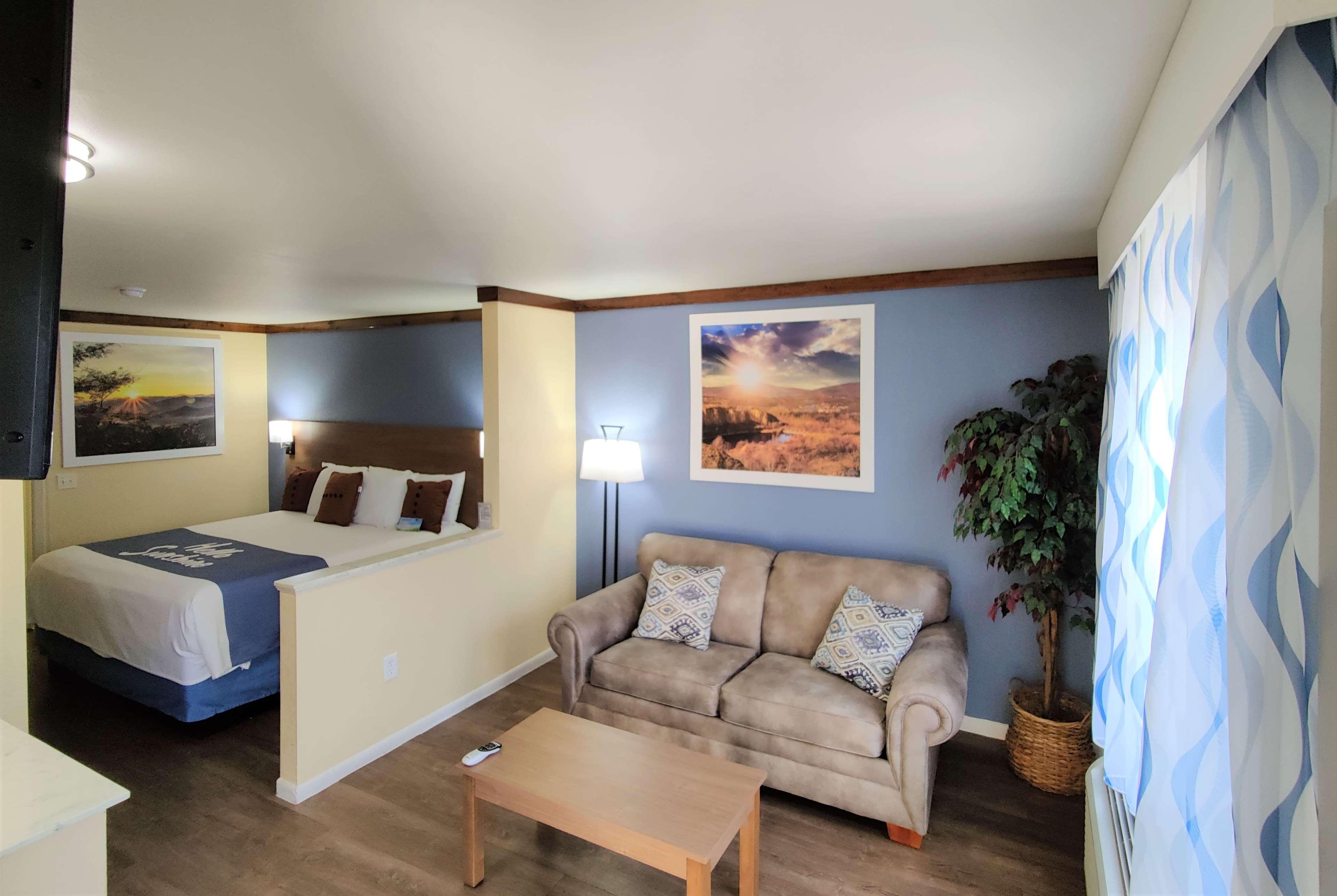 Days Inn By Wyndham Suites Fredericksburg Bagian luar foto