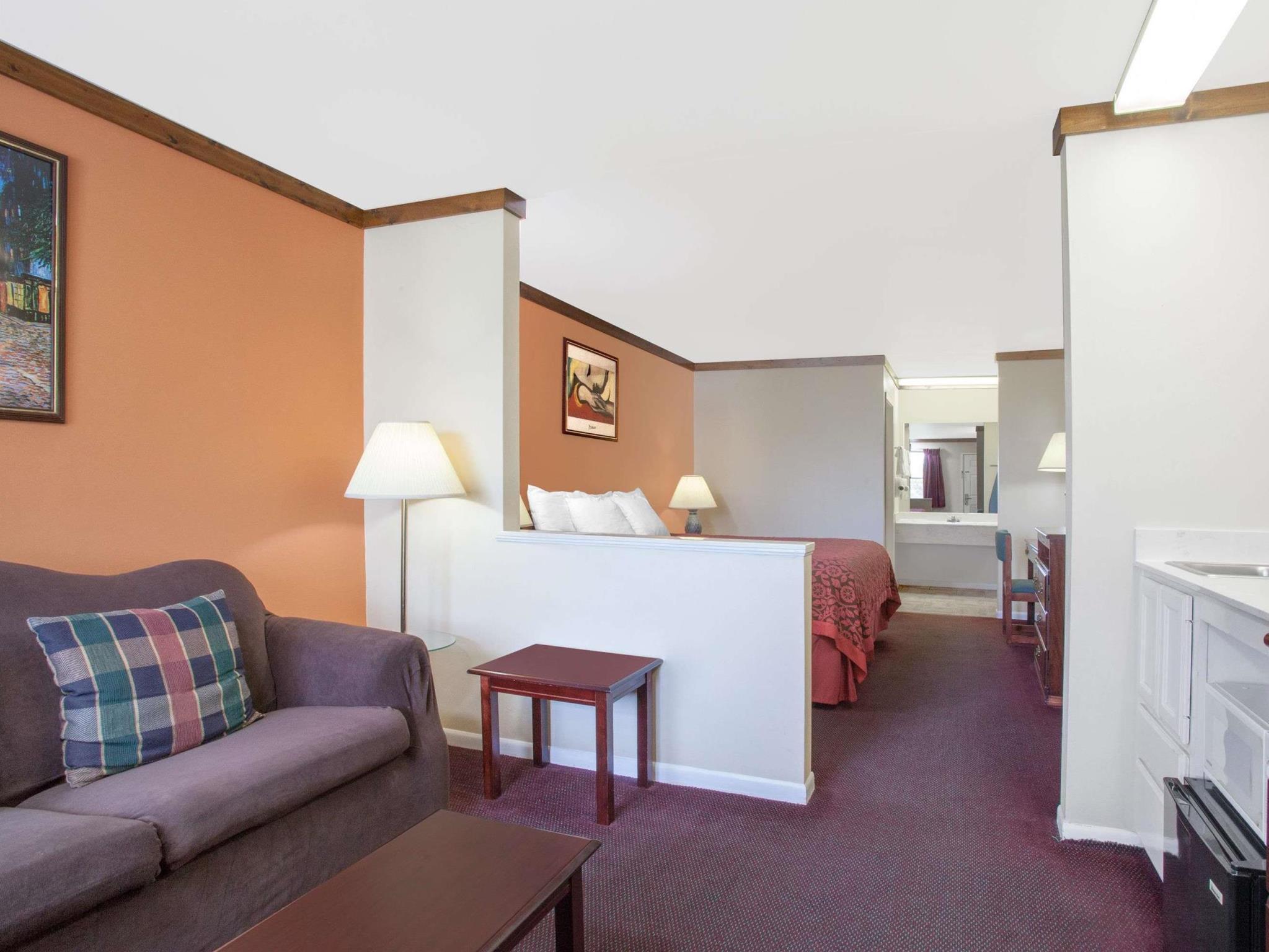 Days Inn By Wyndham Suites Fredericksburg Bagian luar foto
