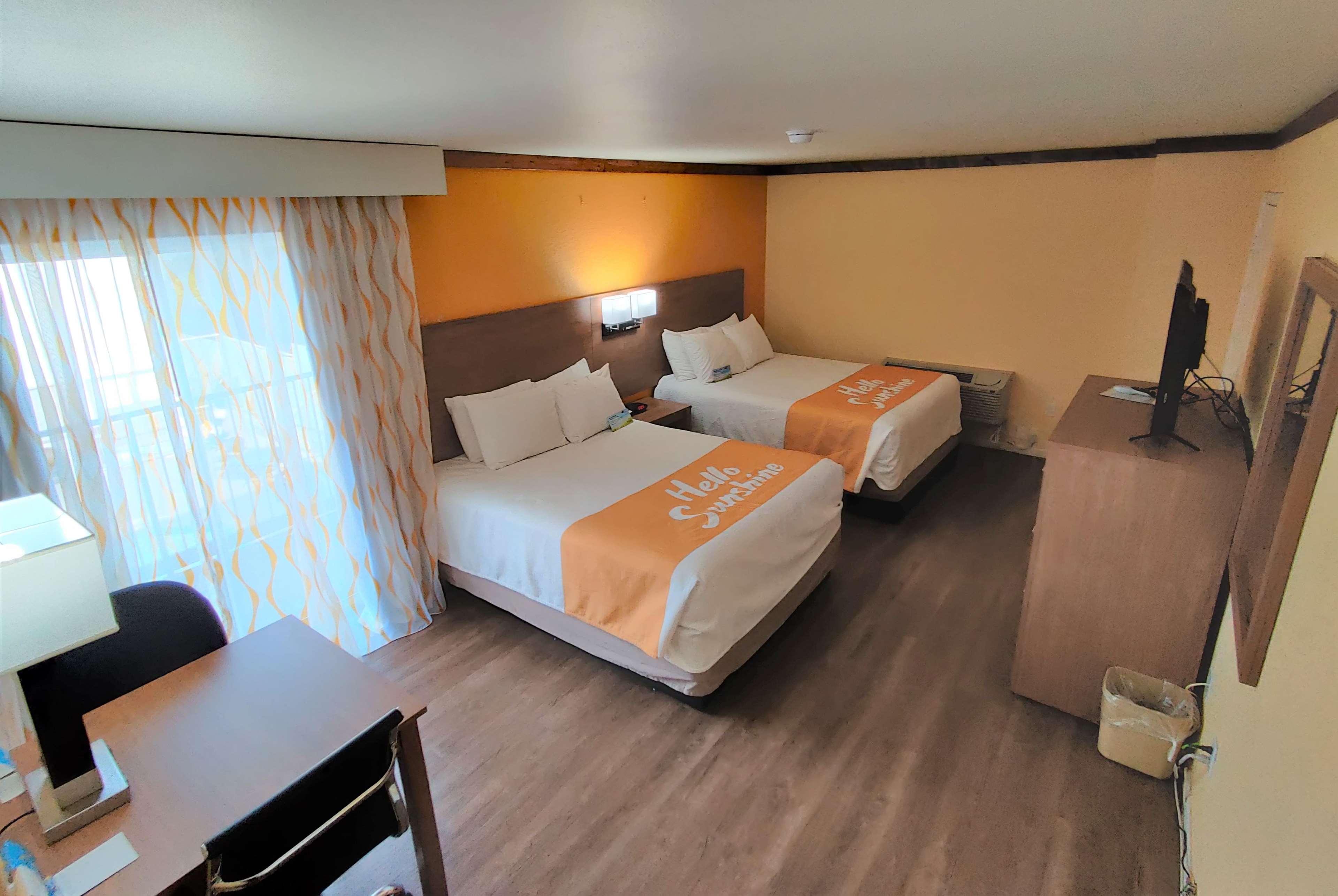 Days Inn By Wyndham Suites Fredericksburg Bagian luar foto