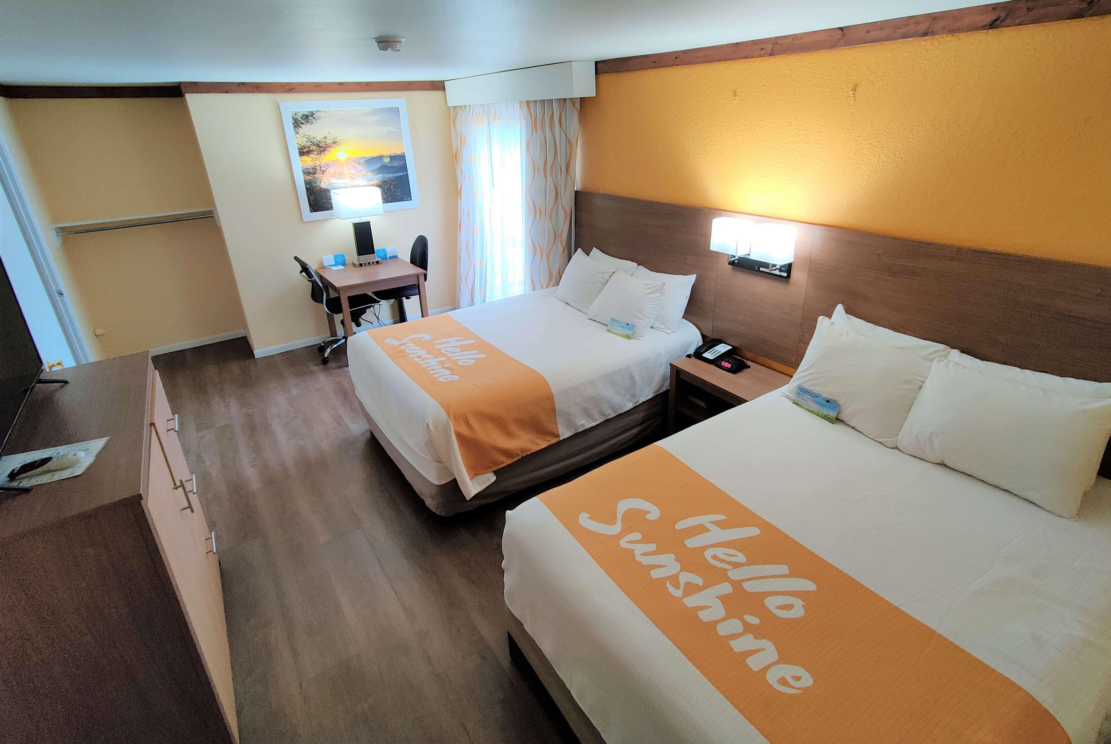 Days Inn By Wyndham Suites Fredericksburg Bagian luar foto