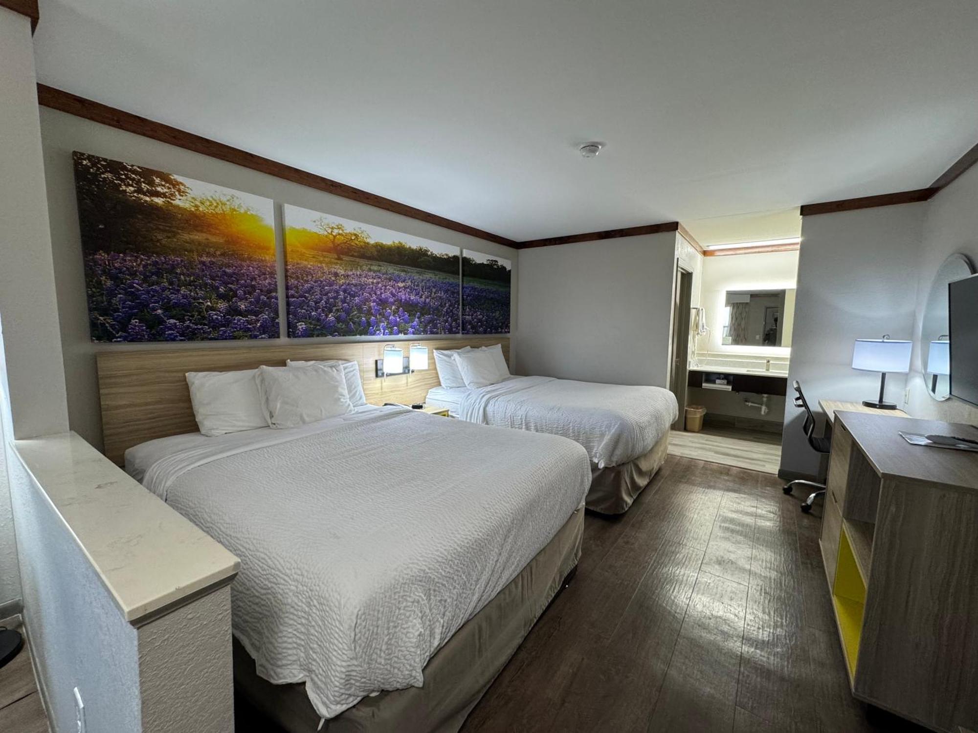 Days Inn By Wyndham Suites Fredericksburg Bagian luar foto