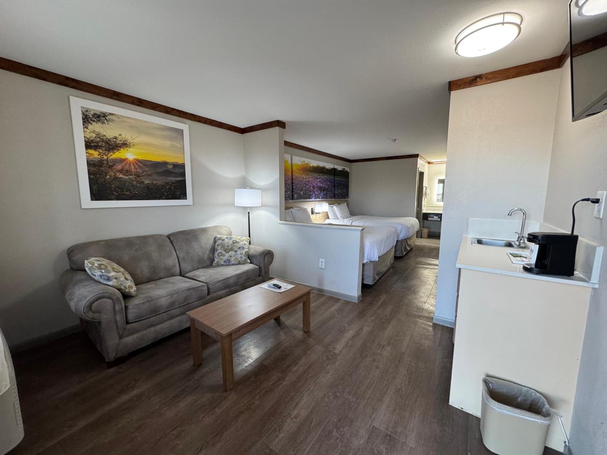 Days Inn By Wyndham Suites Fredericksburg Bagian luar foto