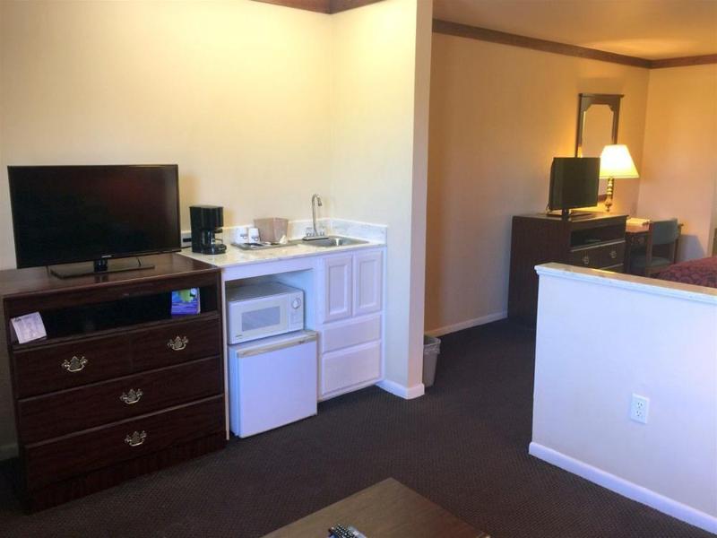 Days Inn By Wyndham Suites Fredericksburg Bagian luar foto